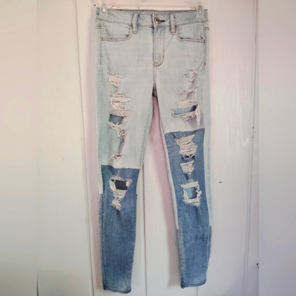 CLEAN! American Eagle Outfitters Super Stretch X Distressed Jeans. Size 4